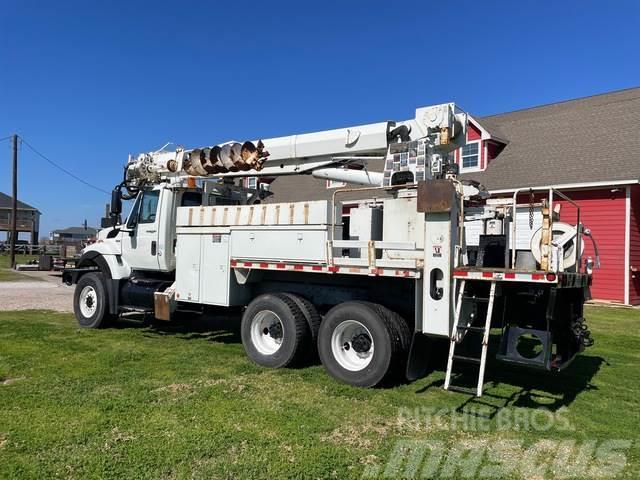 International 7400 Truck mounted drill rig