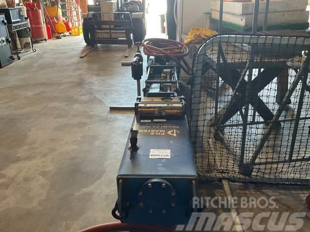  Pile Master 24-900 Hydraulic pile hammers