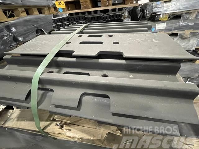  Quantity of (100) CR5929 600 - Triple Grouser Exca Tracks, chains and undercarriage