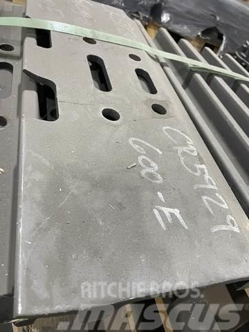  Quantity of (100) CR5929 600 - Triple Grouser Exca Tracks, chains and undercarriage