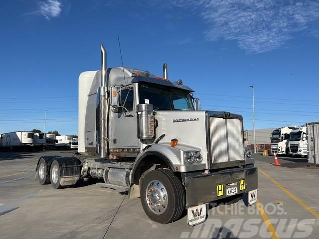 Western Star 4864FXC Prime Movers