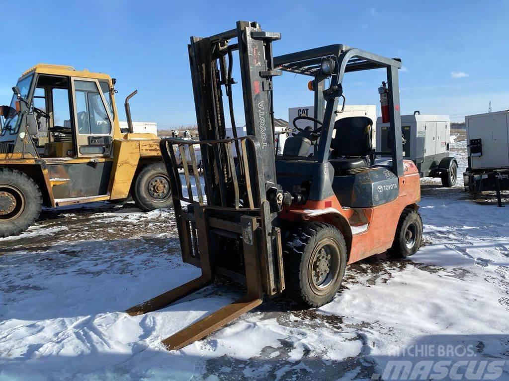 Toyota 7FGU30 Pneumatic Tire Fork Lift Other
