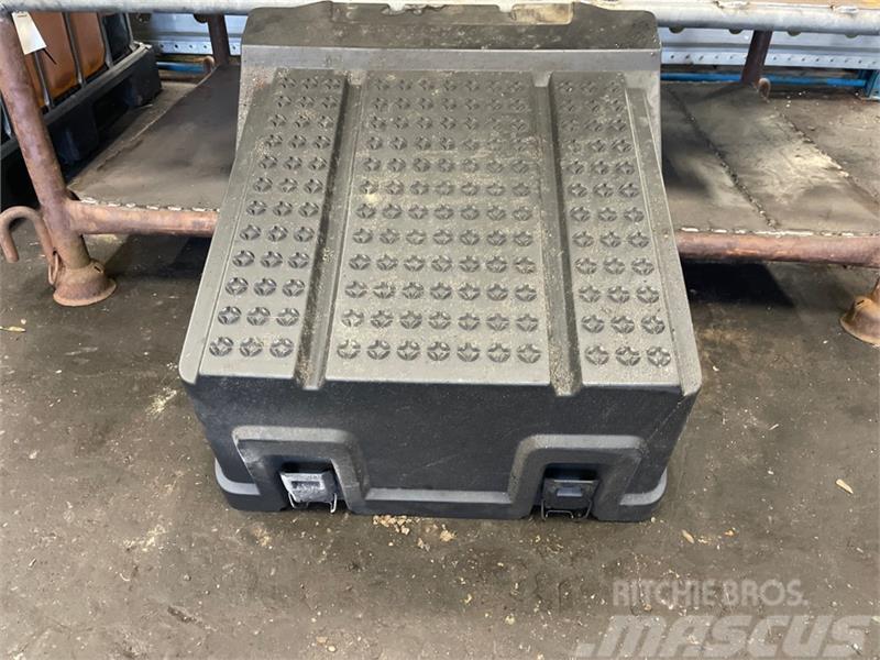 Scania SCANIA BATTERY COVER 2428035 Chassis and suspension