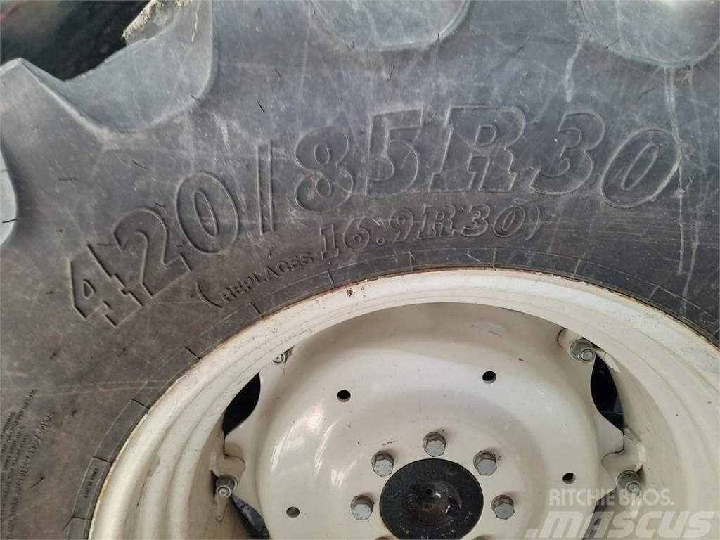 BKT Reifen 420/85R30 Tyres, wheels and rims