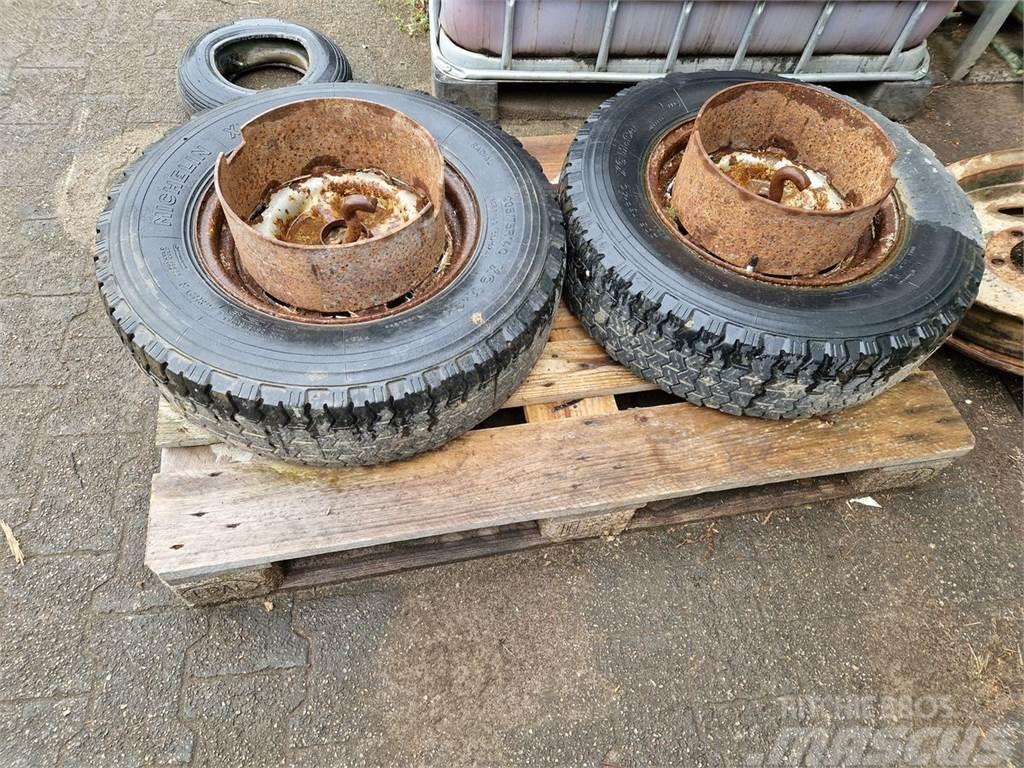 Fuchs Zwillingsreifen (2 Stk. 205/75R14) Front loaders and diggers