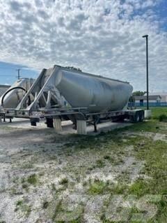 Beall 1050 Tanker trailers