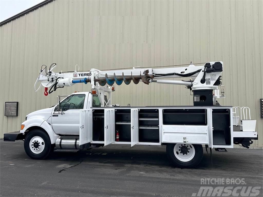 Ford F-750 Truck mounted drill rig