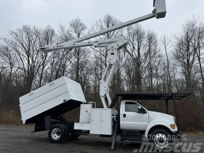 Ford F-750 Truck mounted platforms