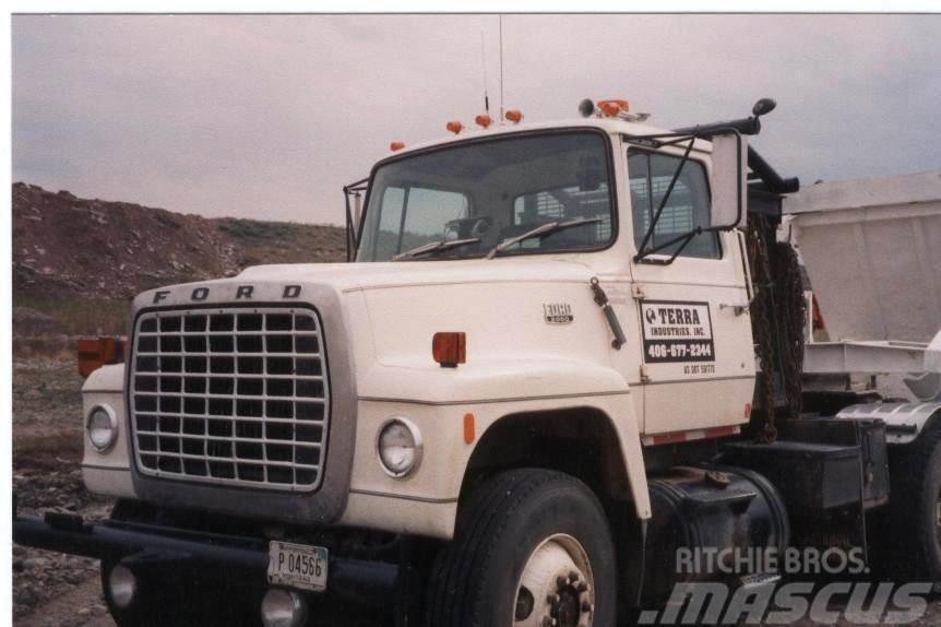 Ford LT9000 Beavertail Flatbed / winch trucks