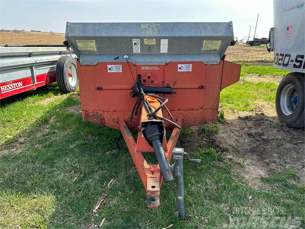 H&S 310 Manure spreaders