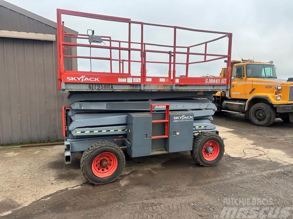 SkyJack SJ 8841 Used Personnel lifts and access elevators