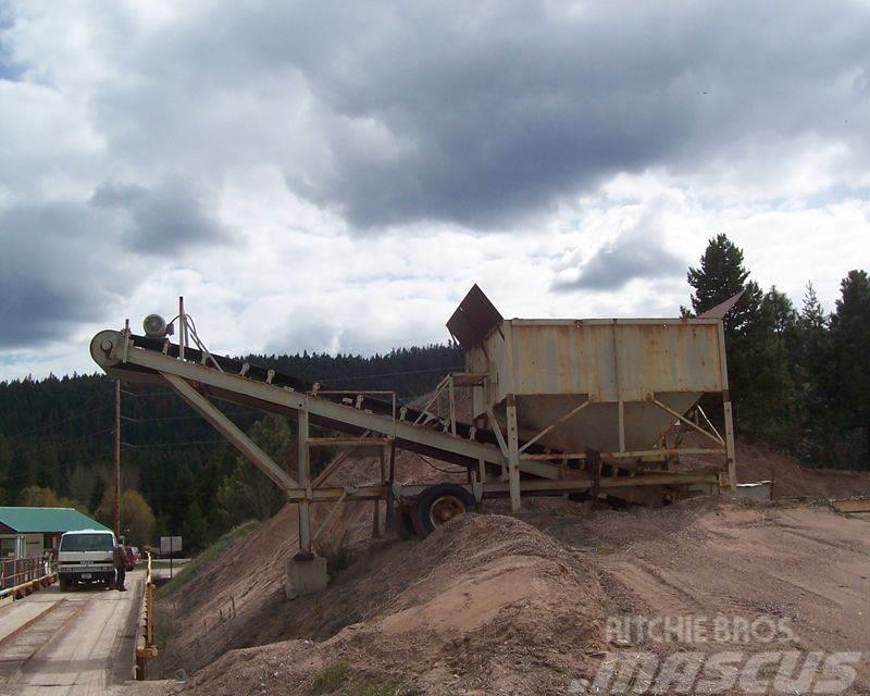 Spokane Machinery (SPOMAC) Load out Bunker/Surge Bin - 40  Grain bins
