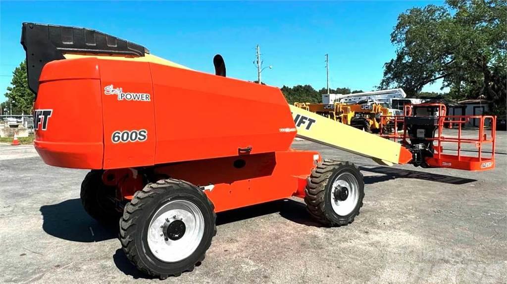 JLG 600S Used Personnel lifts and access elevators