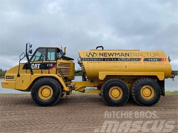 CAT 725 Water bowser