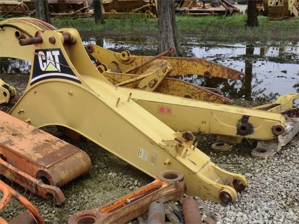 CAT 438C Chassis and suspension