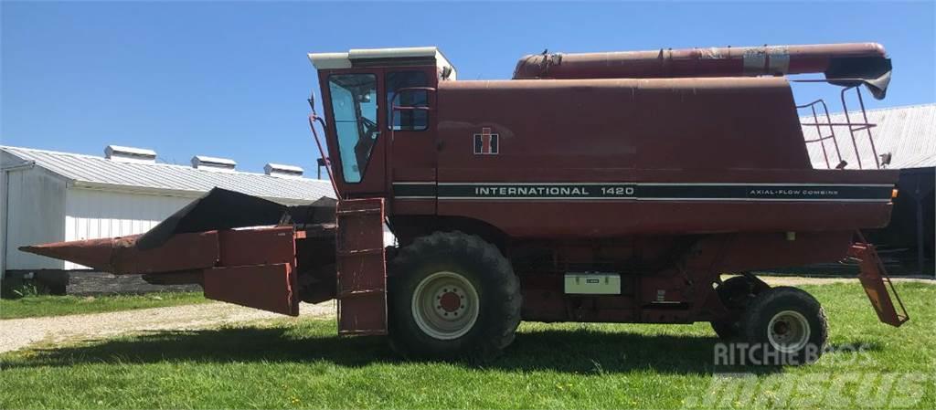 International 1420 Combine harvesters