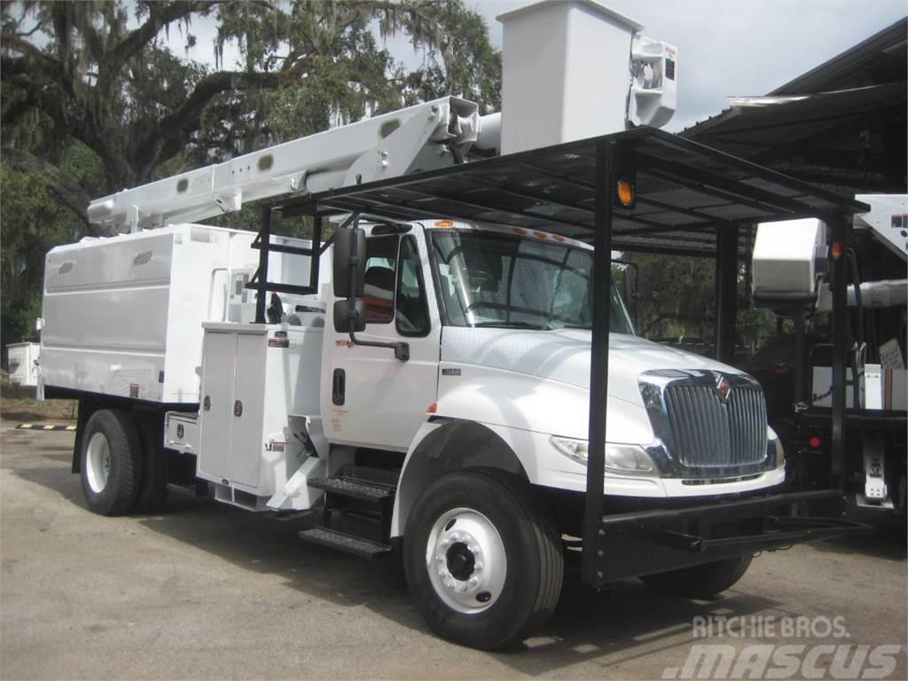 International DuraStar 4300 Truck mounted cranes