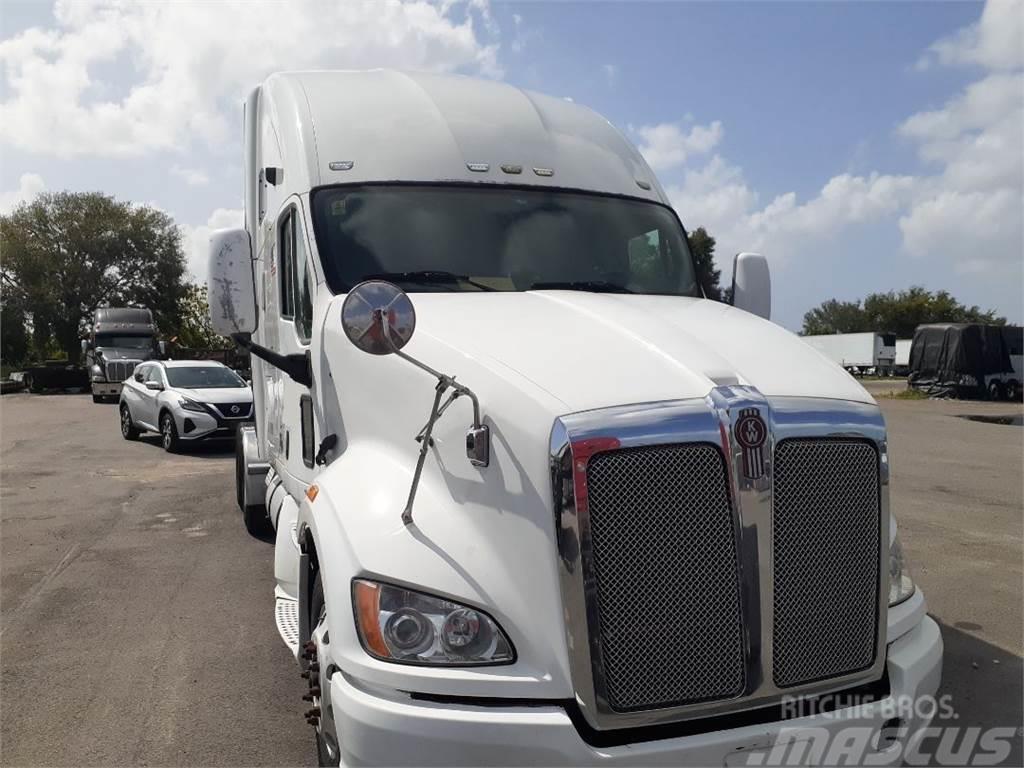 Kenworth T 700 Prime Movers