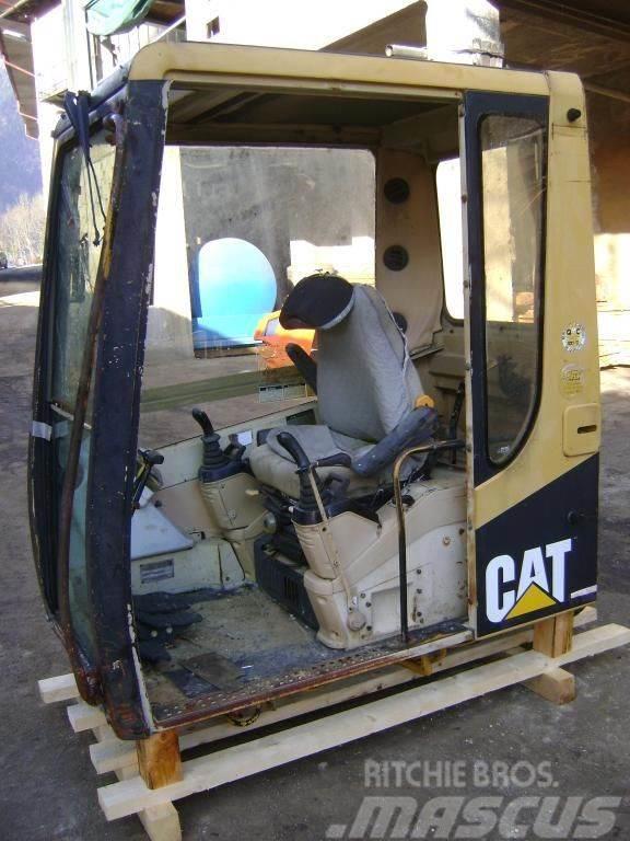 CAT 320 N Cabins and interior