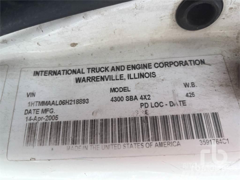 International 4300 Commercial vehicle