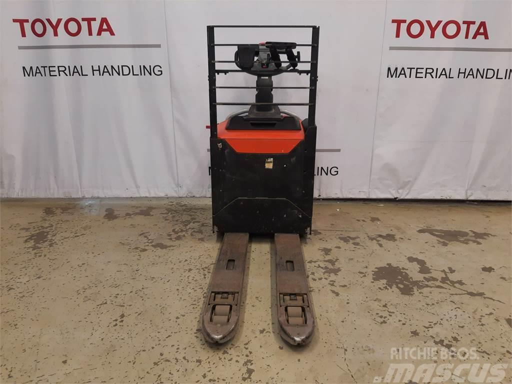 Toyota LPE250 Low lift with platform