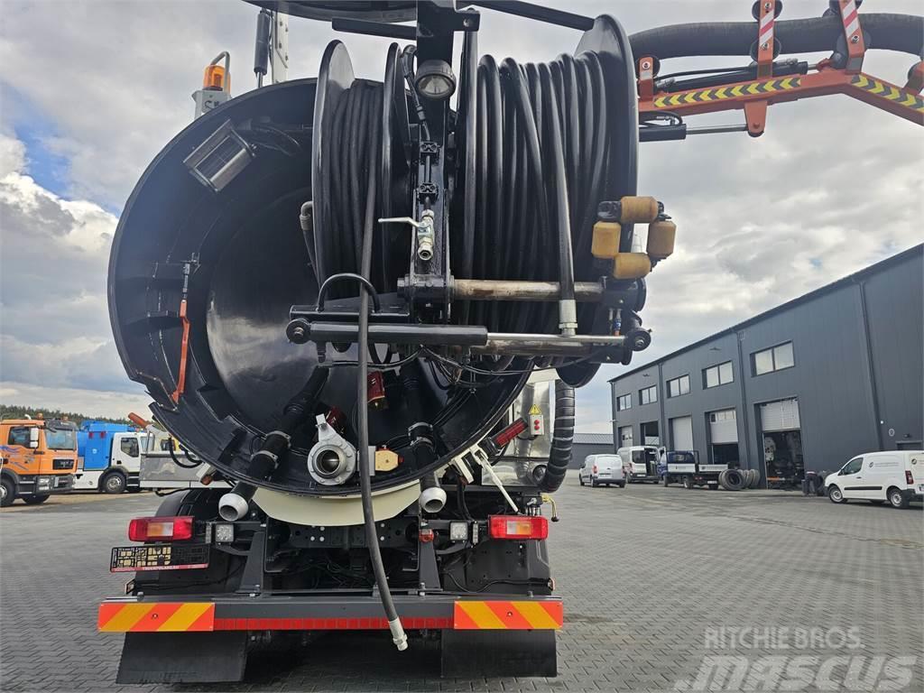 Volvo WUKO ADR ROLBA FOR CLEANING CHANNELS COMBI Commercial vehicle